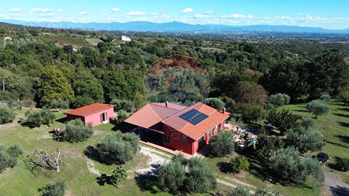 Casa con 6 locali in vendita in Via dello Biscio, Formello