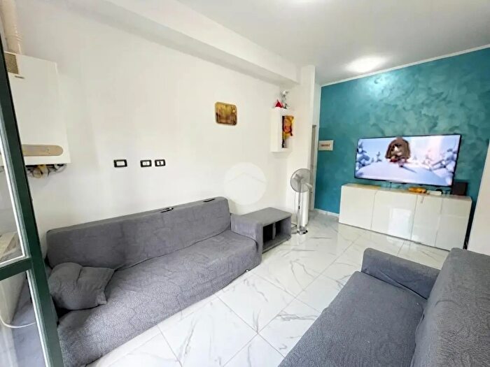 Appartamento trilocale in vendita in Via Roma, Corsico