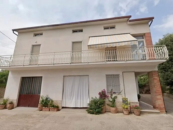 Casa con 6 locali in vendita in Deruta