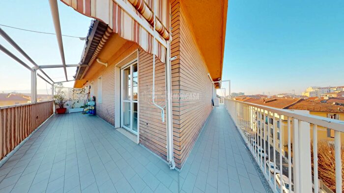 Appartamento con 5 locali in vendita in Via Desana, Torino