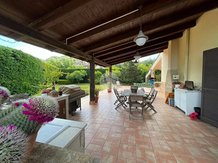 Casa con 8 locali in vendita in Via Cocci, Quarto