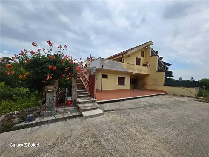 Casa trilocale in vendita in Castelnuovo Di Porto