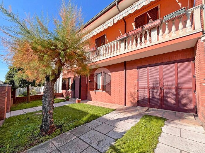 Casa con 6 locali in vendita in Via di Mezzo, Zevio