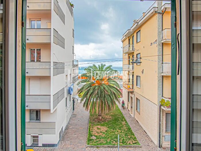 Appartamento bilocale in vendita in Via Cristoforo Colombo, Sestri Levante