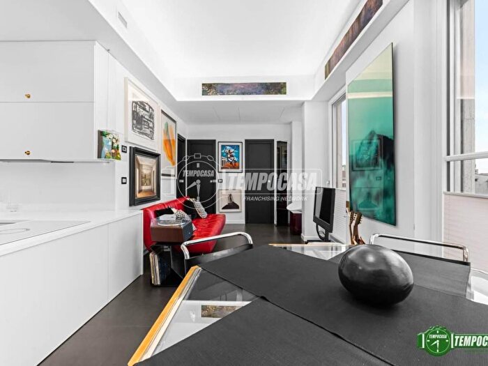 Appartamento trilocale in affitto in Corso di Porta Nuova, Porta Nuova, Milano