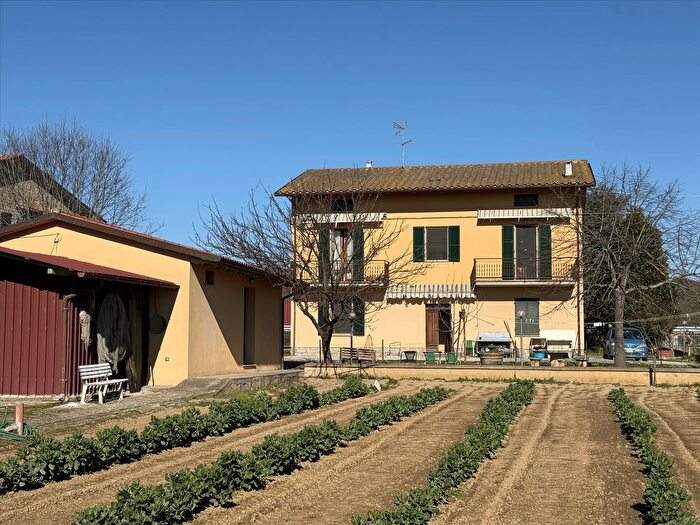 Casa con 10 locali in vendita in Via Nuova, Tuoro Sul Trasimeno