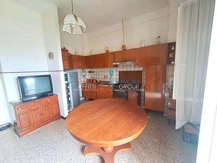 Appartamento quadrilocale in vendita in Viale Roma, Massa