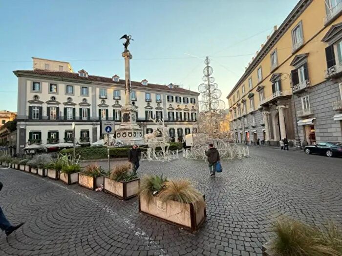 Appartamento con 5 locali in vendita in Vicoletto Cappella Vecchia, Napoli