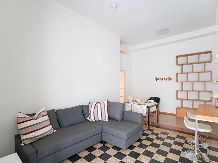 Appartamento trilocale in affitto in Piazza Giuseppe Grandi, Porta Vittoria, Milano