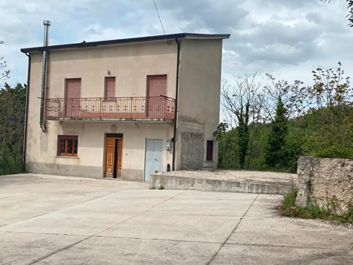 Appartamento quadrilocale in vendita in Contrada Fontana Marena Snc, Castelfranci