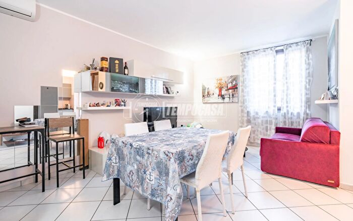 Appartamento bilocale in vendita in Corso della Vittoria, Caronno Pertusella