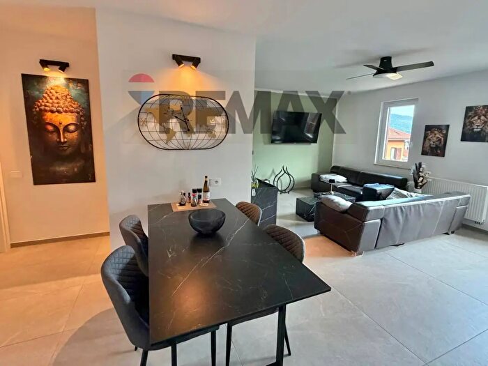 Appartamento con 5 locali in vendita in Via Castello, Porto Valtravaglia