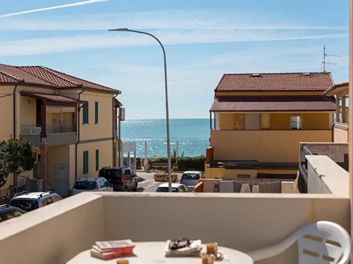 Appartamento trilocale in affitto in Via Isola di Capri, Follonica