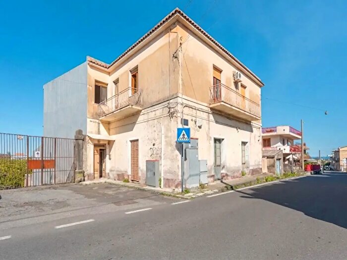 Casa con 8 locali in vendita in Via Guardia Stazzo, Acireale