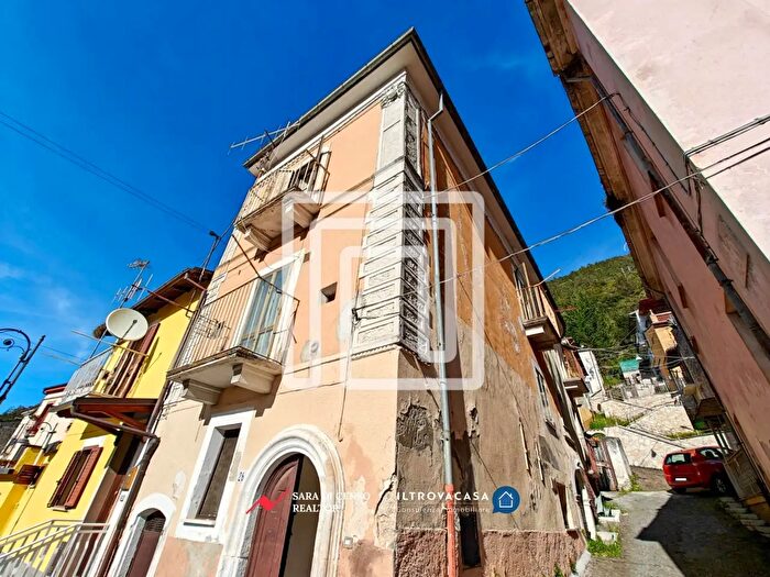 Casa quadrilocale in vendita in Via Concezio di Rienzo, Introdacqua