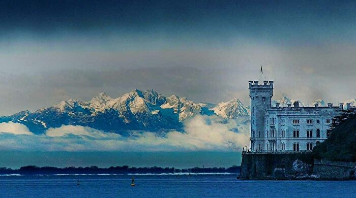 Appartamento trilocale in vendita in Trieste