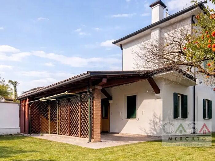 Casa quadrilocale in vendita in Via Risorgimento, Cordenons