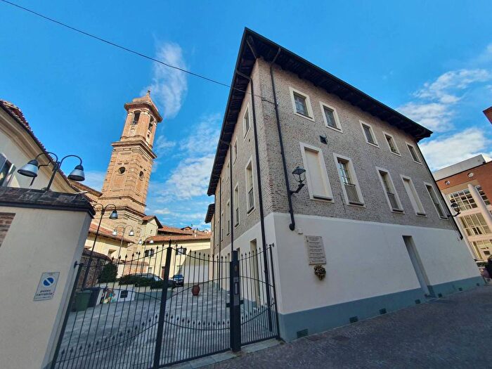 Appartamento bilocale in affitto in Vicolo San Giuseppe, Centro, Alba