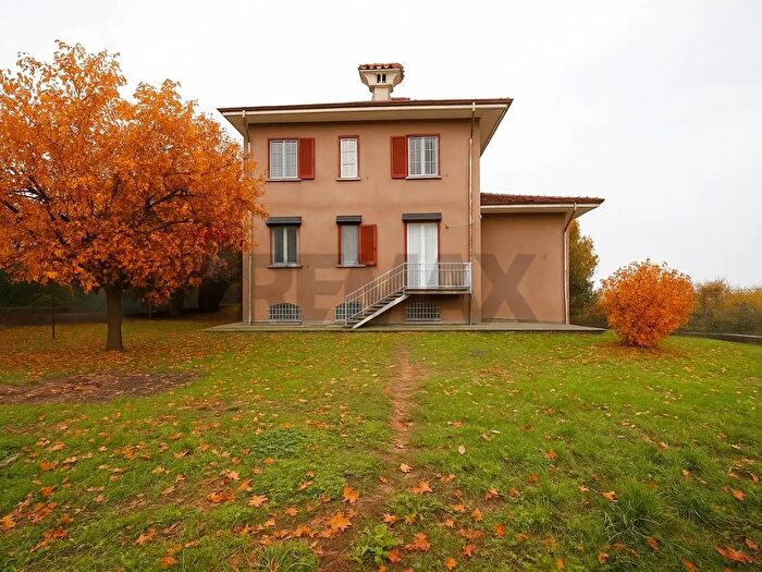 Casa con 10 locali in vendita in Via Roma, Casatenovo