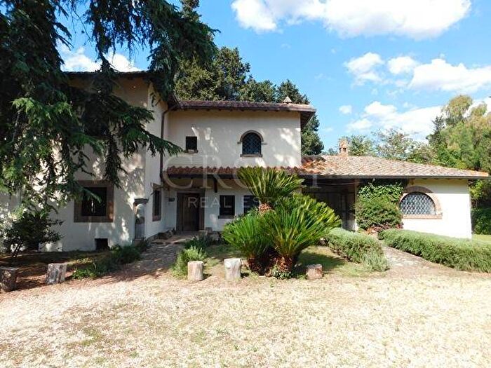 Casa con 6 locali in affitto in Quarto Miglio, Roma