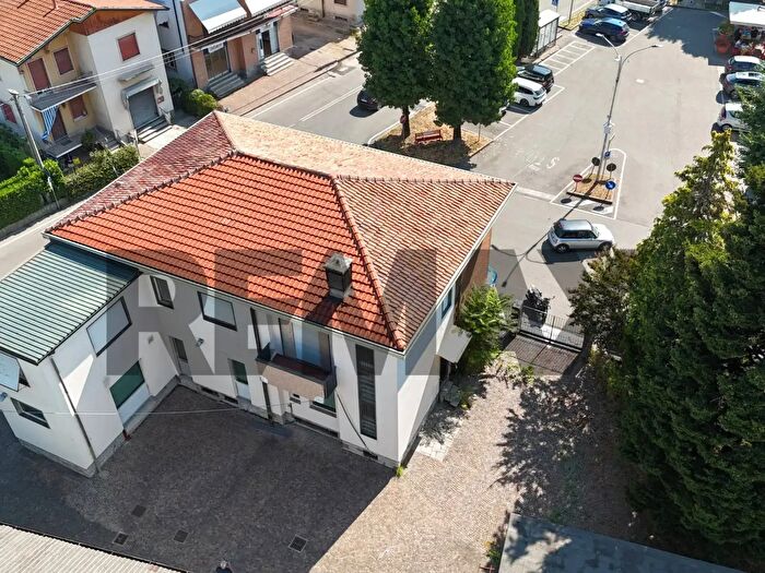 Appartamento con 9 locali in vendita in Castiglione Olona