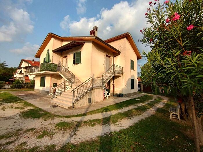 Casa con 8 locali in vendita in Strada Regionale Casilina Arce, Arce