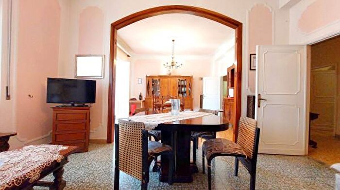 Appartamento con 5 locali in vendita in Via Alfredo Guarducci, Prato