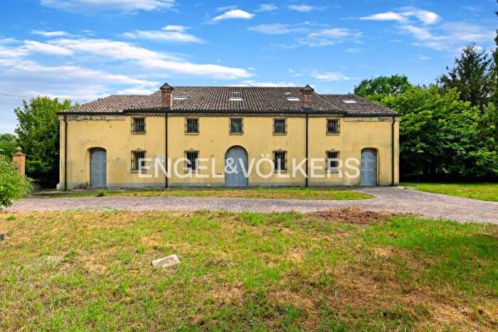 Casa con 6 locali in vendita in Via Pomposa, Ferrara