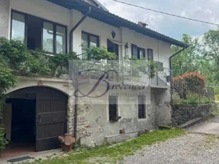 Casa trilocale in vendita in Via Bevera, Viggiu