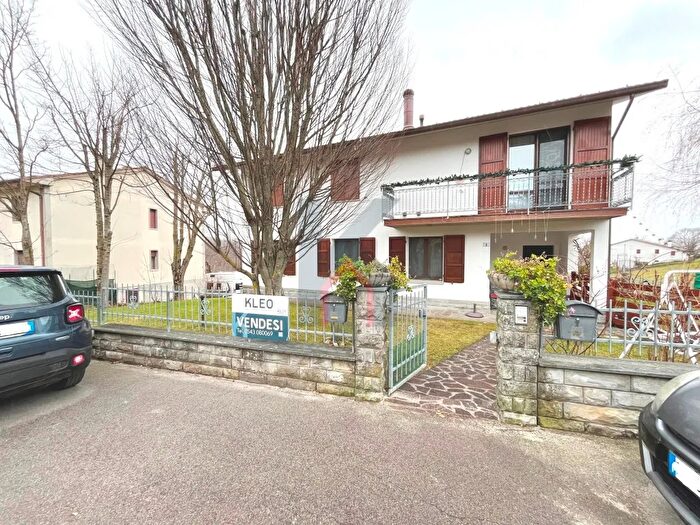 Appartamento con 5 locali in vendita in Spinello Via Maestà, Santa Sofia