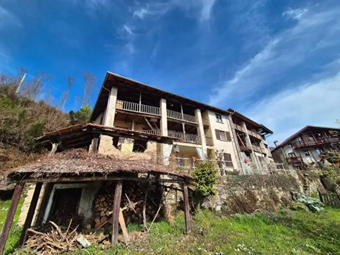 Casa con 6 locali in vendita in Frazione Cavaglia, Varallo