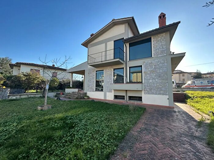 Casa con 5 locali in vendita in Figline e Incisa Valdarno