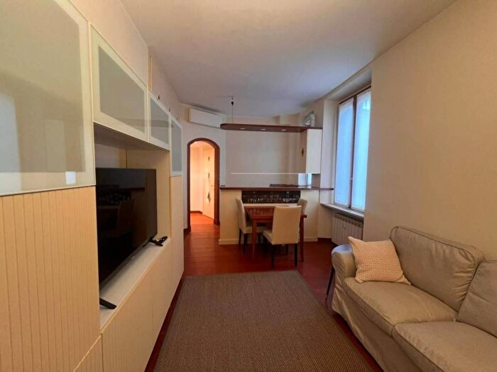 Appartamento trilocale in affitto in Viale Monte Grappa, Porta Nuova, Milano