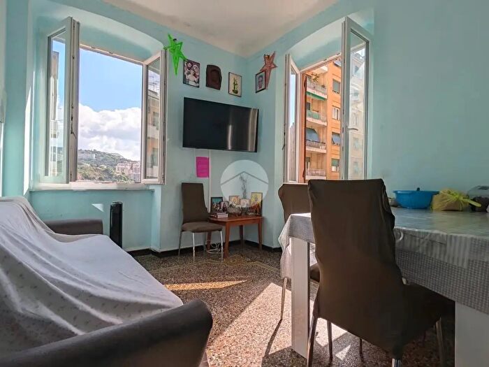 Appartamento con 5 locali in vendita in Via Leonardo Montaldo, Genova