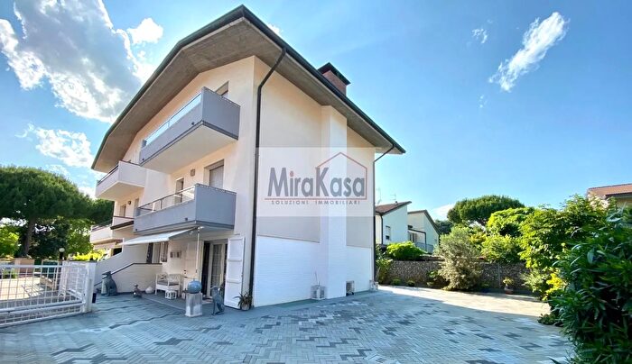 Casa con 6 locali in vendita in Via Orione, Cervia