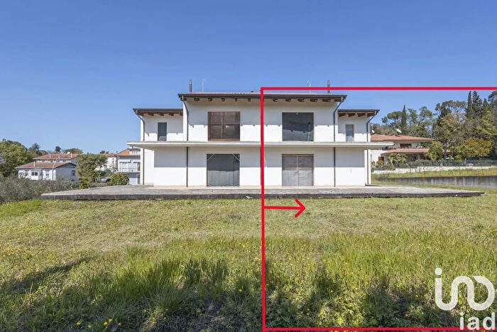 Casa con 9 locali in vendita in Via SantAmbrogio, Osimo