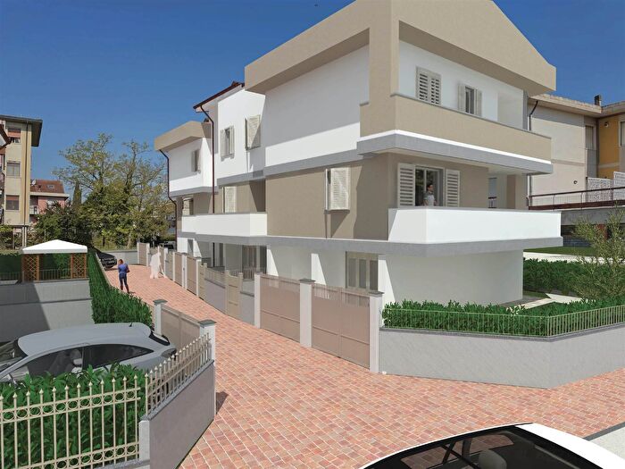 Casa quadrilocale in vendita in Via Mirto Picchi, Signa