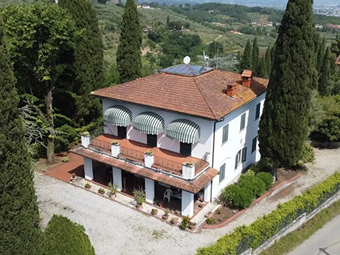 Casa con 9 locali in vendita in Via San Biagio Serravalle Pistoiese Pt, Serravalle Pistoiese