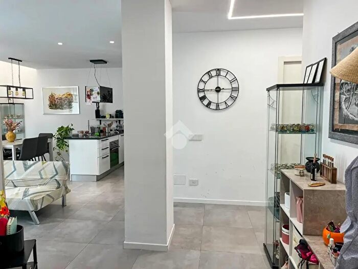 Appartamento trilocale in vendita in Via Vincenzo Dandolo, Varese