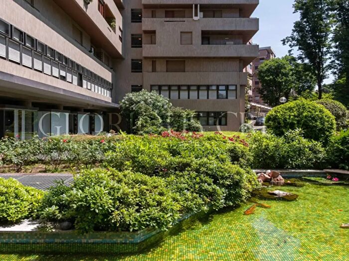 Appartamento con 5 locali in vendita in Via Giuseppe Frua, Milano