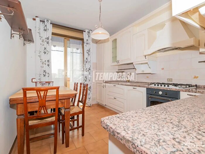 Appartamento trilocale in vendita in Viale Piersanti Mattarella, Modena