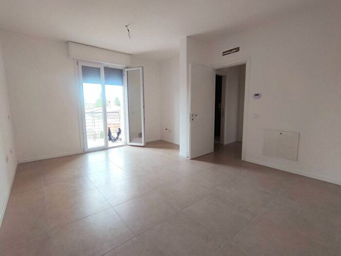 Appartamento trilocale in affitto in Viale G Matteotti, Centro, Bondeno