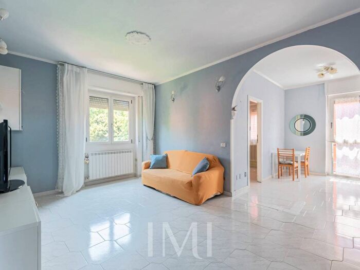 Appartamento trilocale in affitto in Via Sant'Abbondio, Chiesa Rossa, Milano