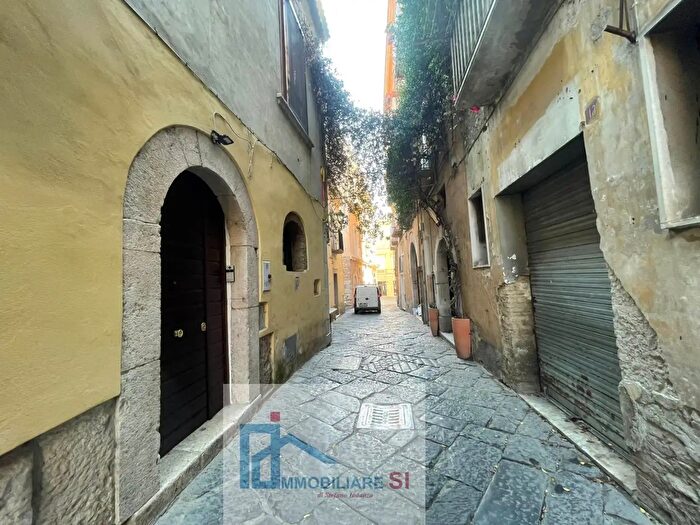 Appartamento con 11 locali in vendita in Via Manciotti, Benevento