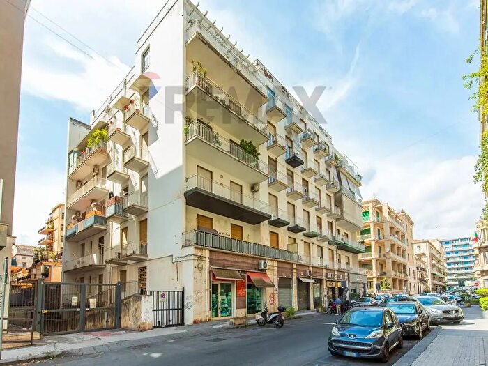 Appartamento con 7 locali in vendita in Via Pasubio, Catania