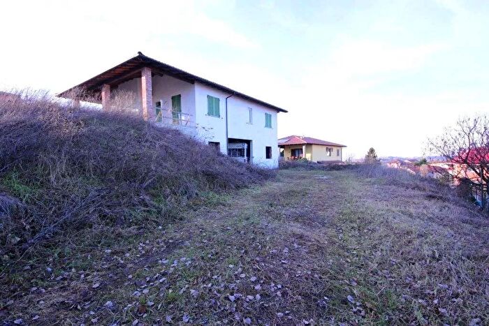 Casa con 7 locali in vendita in Trisobbio