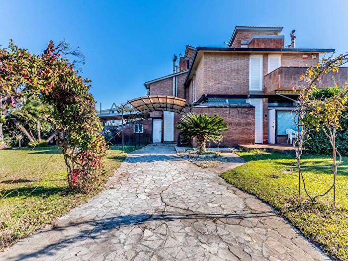 Casa con 5 locali in affitto in Viale Viareggio, Fregene, Fiumicino