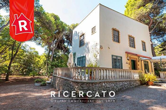 Casa con 6 locali in vendita in Via Amerigo Vespucci, Lecce