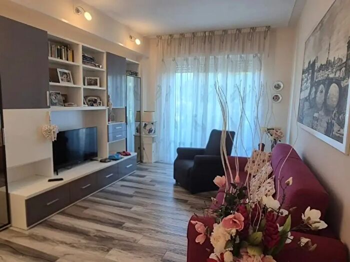 Appartamento con 5 locali in vendita in Viareggio