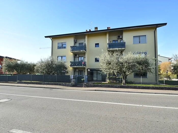 Appartamento trilocale in vendita in Via degli Scaligeri, Bussolengo